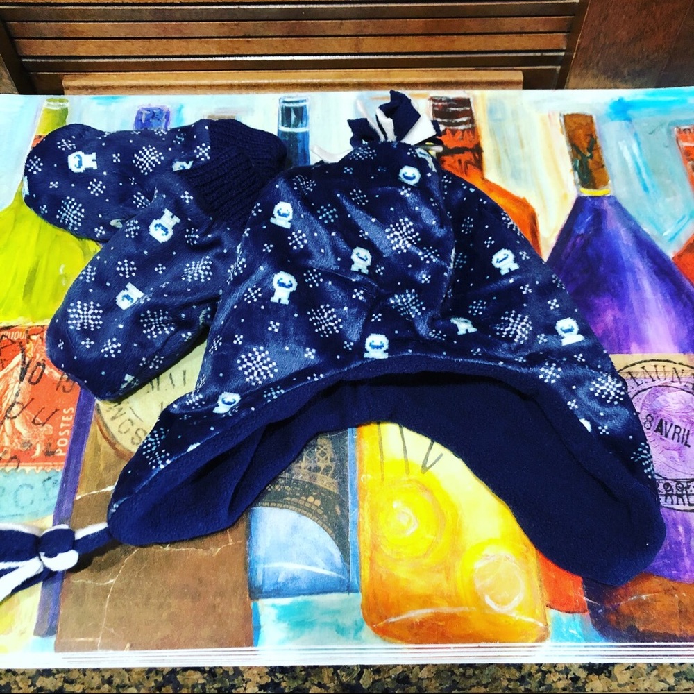 Disney Parks Frozen hat and mittens set - infants